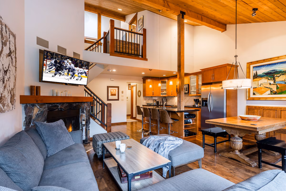 Best Location Available In Whistler Village Luxury 4 Bedroom Townhome